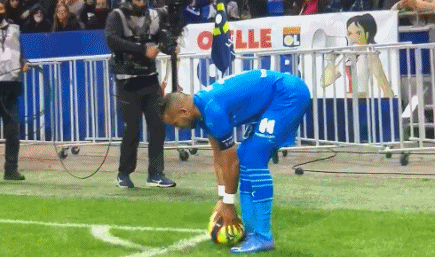 瓦茨克：巴黎vs拜仁上半场很精彩，很高兴德甲有拜仁这种强队（瓦茨克：巴黎战拜仁上半场精彩，欣慰德甲拥有拜仁这样的强队）