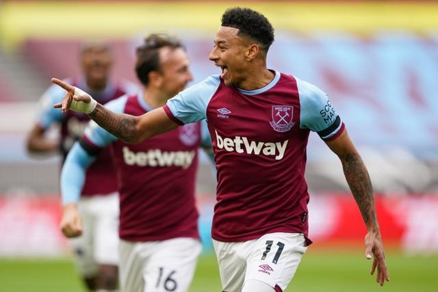 “苏超”决赛进行在即，人民海军泰州舰、南通舰为主队加油