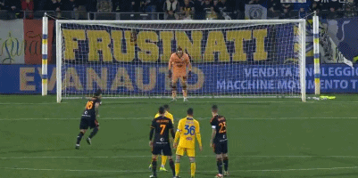 邵佳一FIFA年度最佳选票：登贝莱第一，萨拉赫第二、拉菲尼亚第三（邵佳一FIFA年度最佳投票排名：登贝莱居首，萨拉赫次席，拉菲尼亚第三）