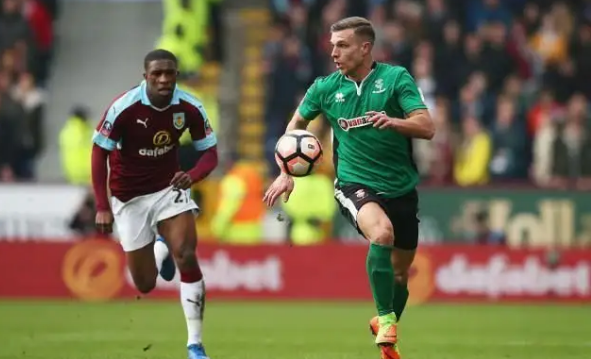 半场战报：汉堡0-1云达不莱梅，斯特奇破门