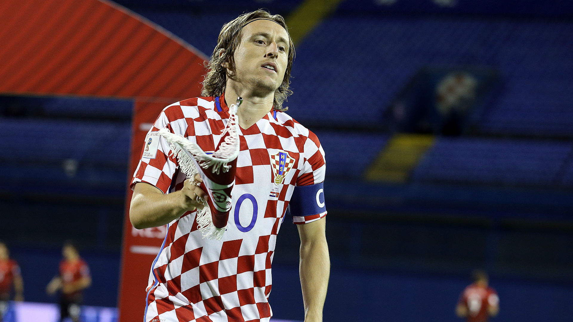 太阳报：涉嫌在酒吧用头撞伤他人，英格兰球星伊万·托尼被捕